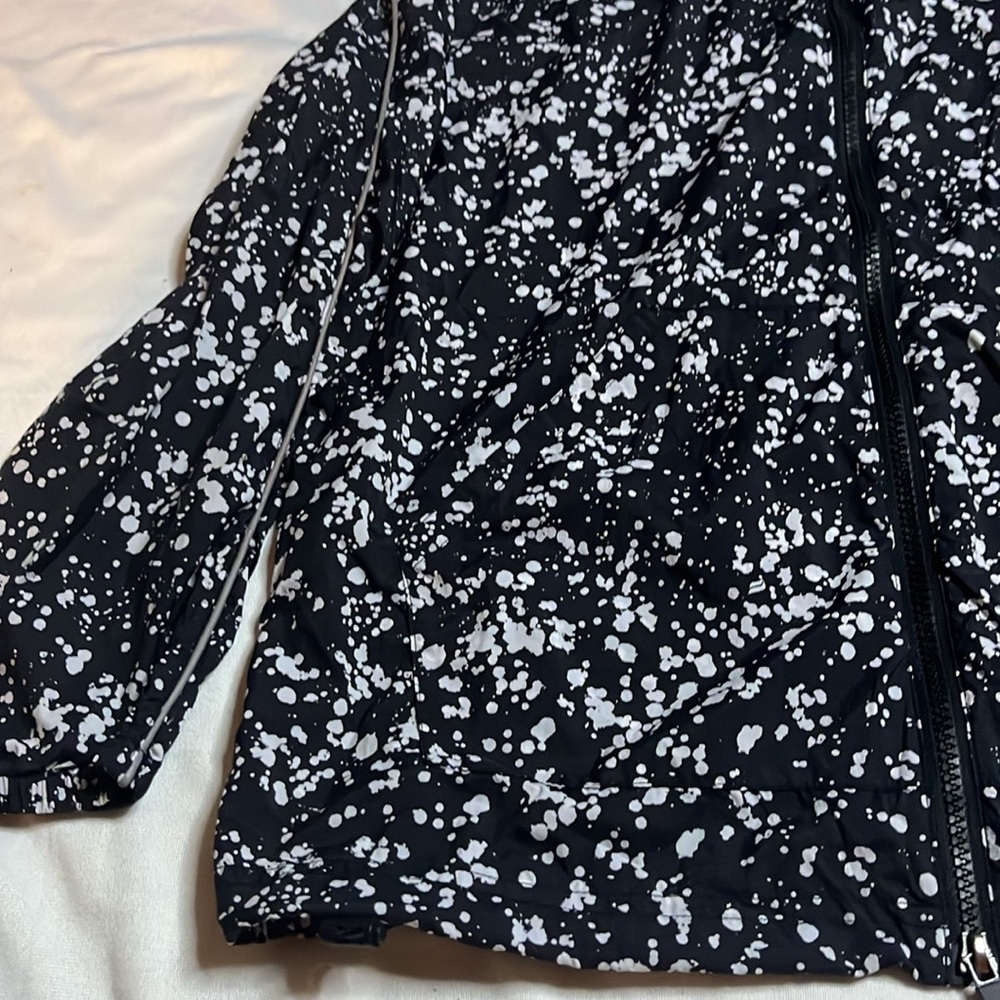 Fabletics Lightweight Jacket - Picture 5 of 12